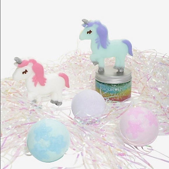 🆑🆑SOLD OUT Hot Topic Black Heart 🖤🦄 Bath - Picture 3 of 5